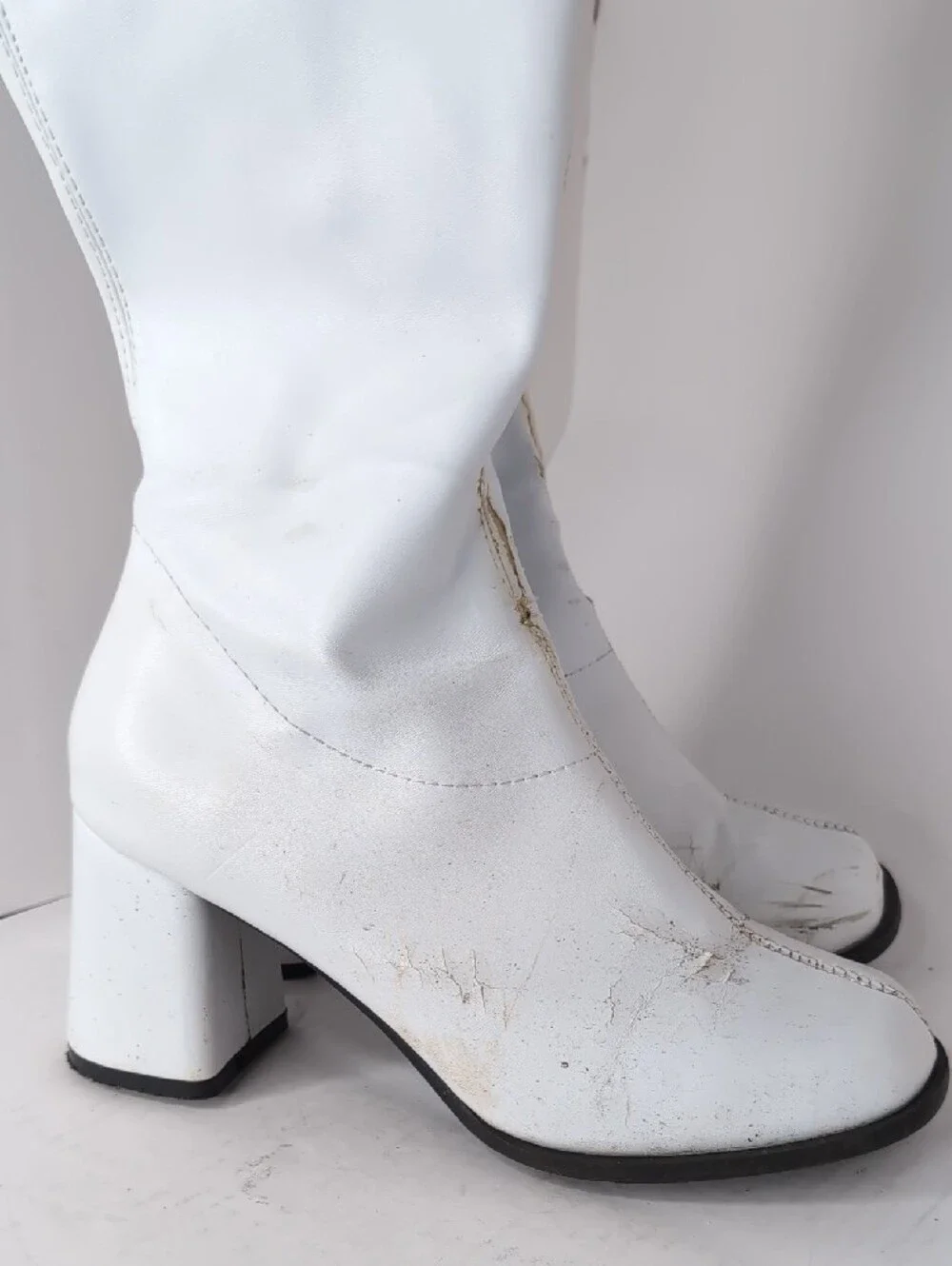 Pre-Loved White Go Go Boots